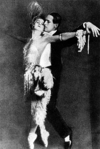 Елена Люком — Дива, Борис Шавров — Фашист («Золотой век»), 1930