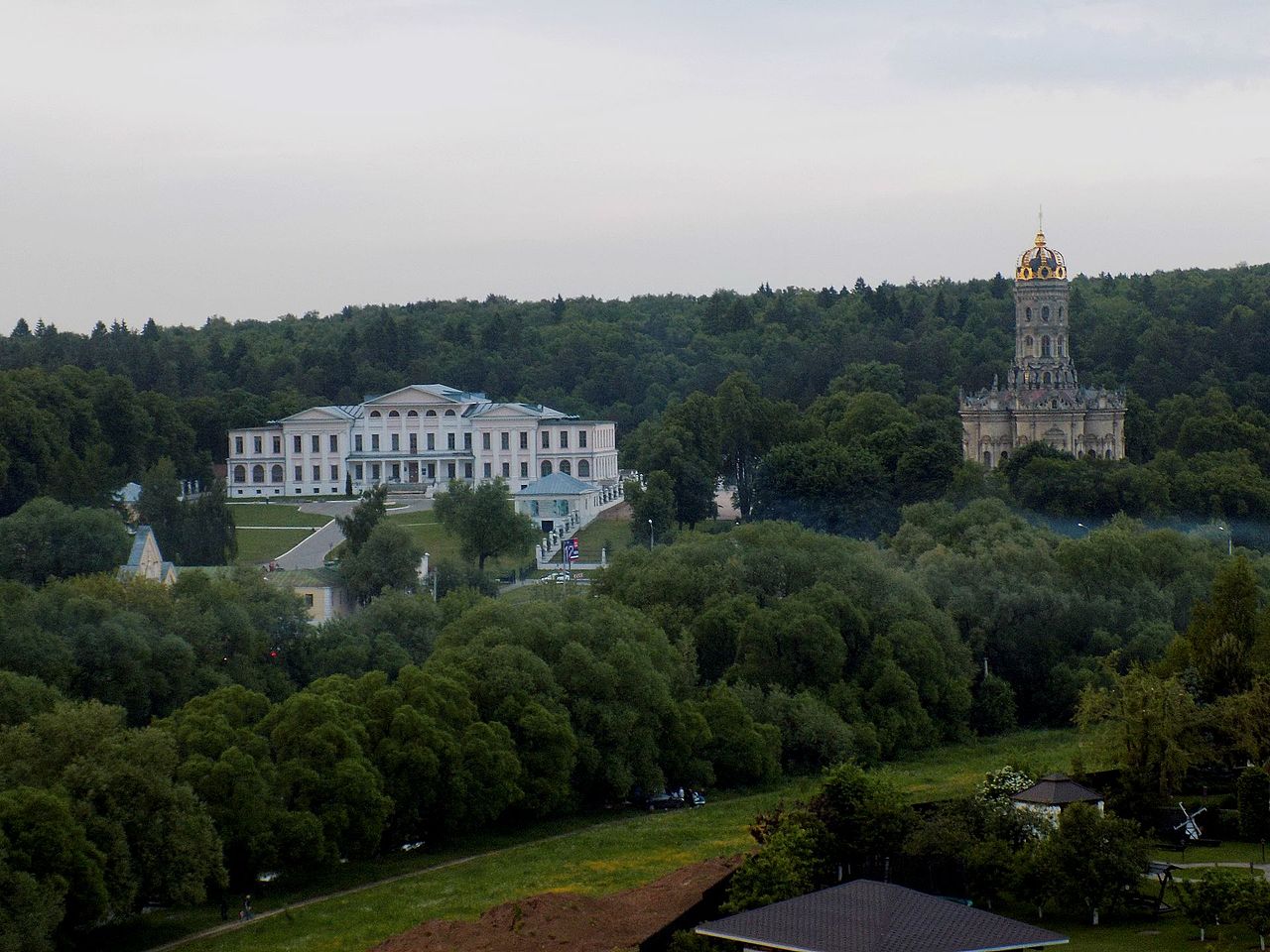 Главный дом и Храм Знамения Пресвятой Богородицы