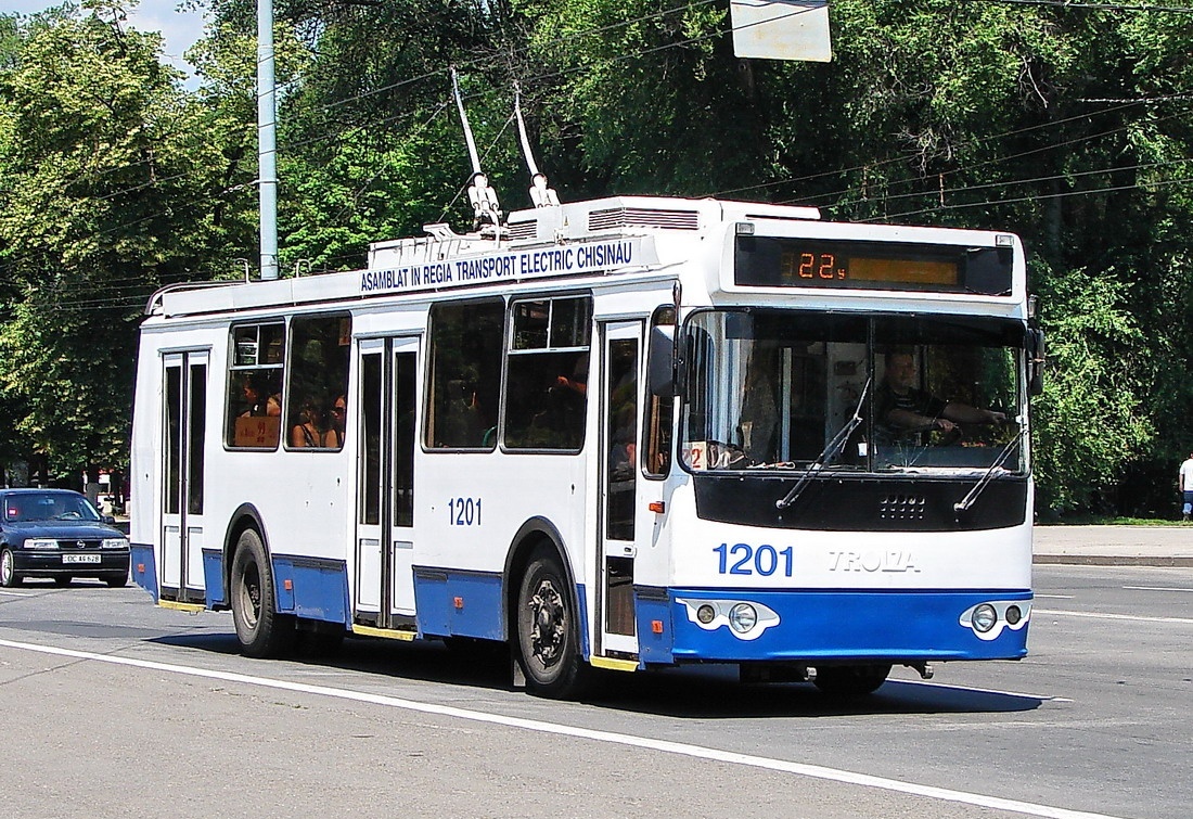ЗиУ-682Г-016.02 в центре Кишинёва.jpg