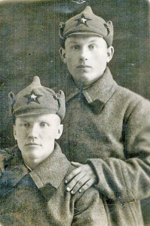 Сергеев Н.Н. на срочной службе (стоит), 1939 год.