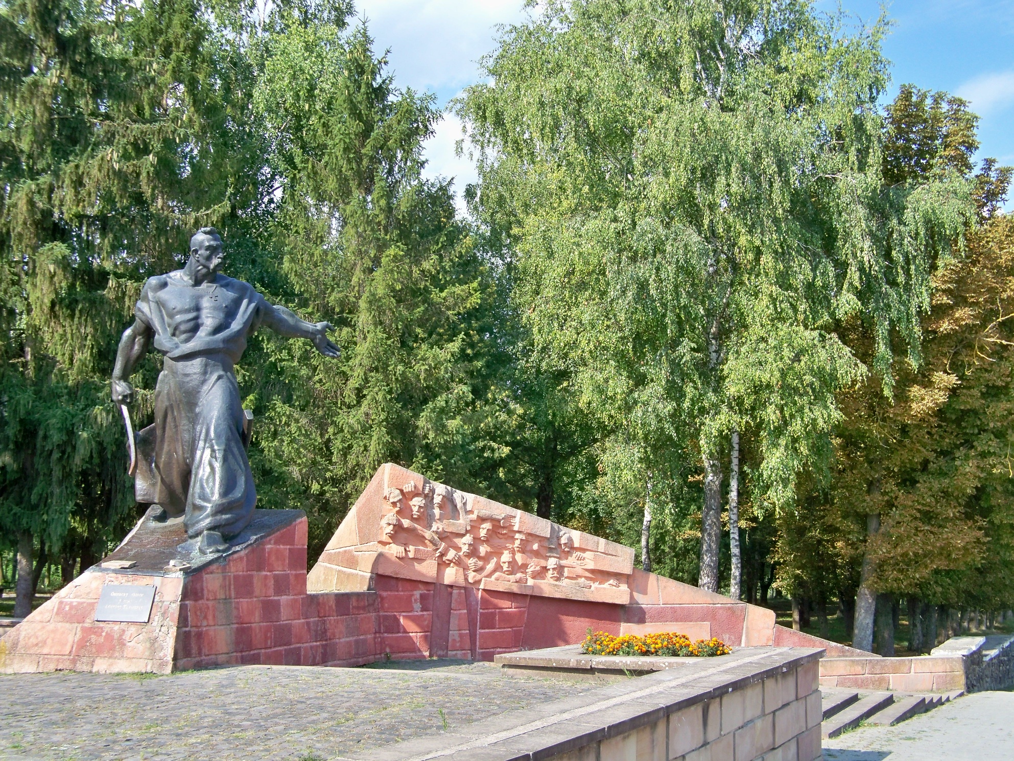 5. Гусятин.Пам'ятник ватажку козацького повстання Наливайку Северину.jpg