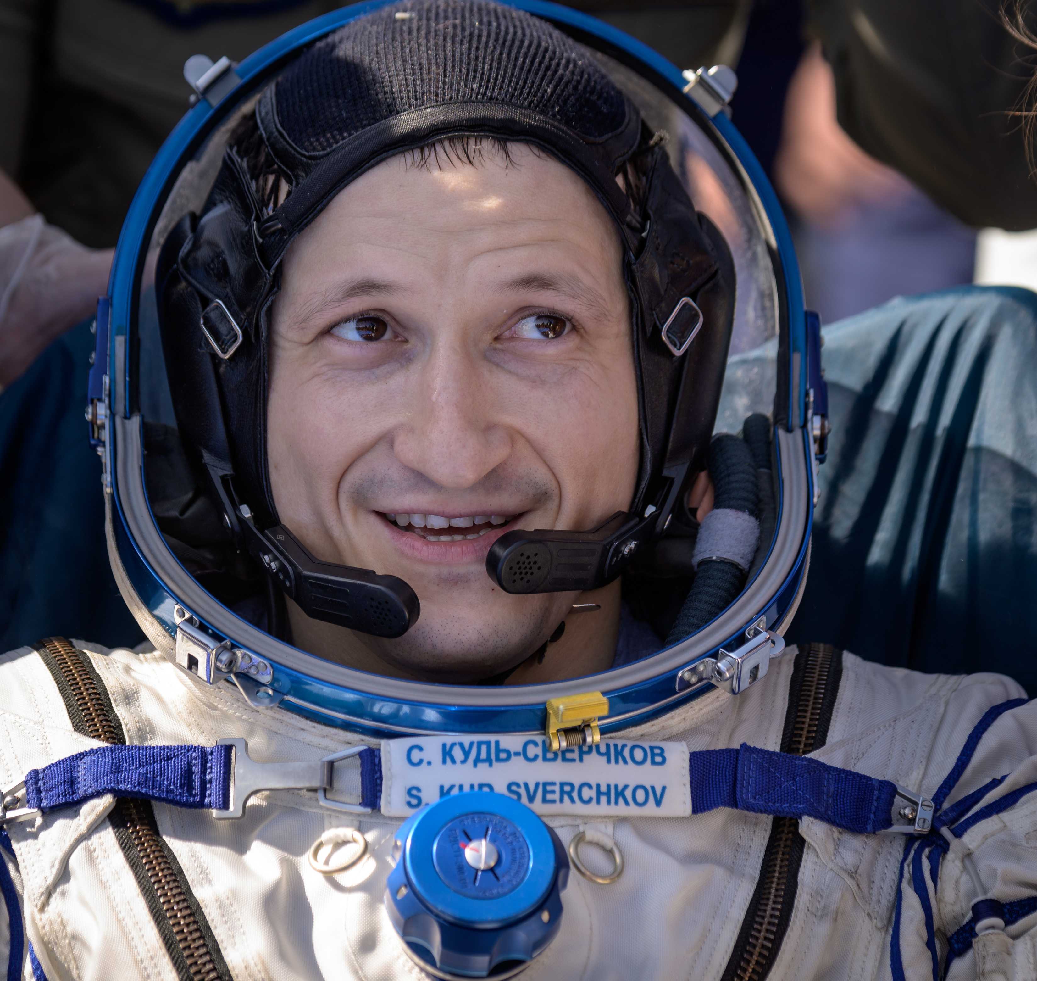 Expedition 64 Soyuz Landing (NHQ202104170152).jpg