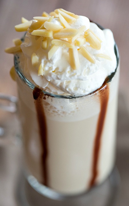 Файл:Амаретто Айс Латте (коктейль).jpg