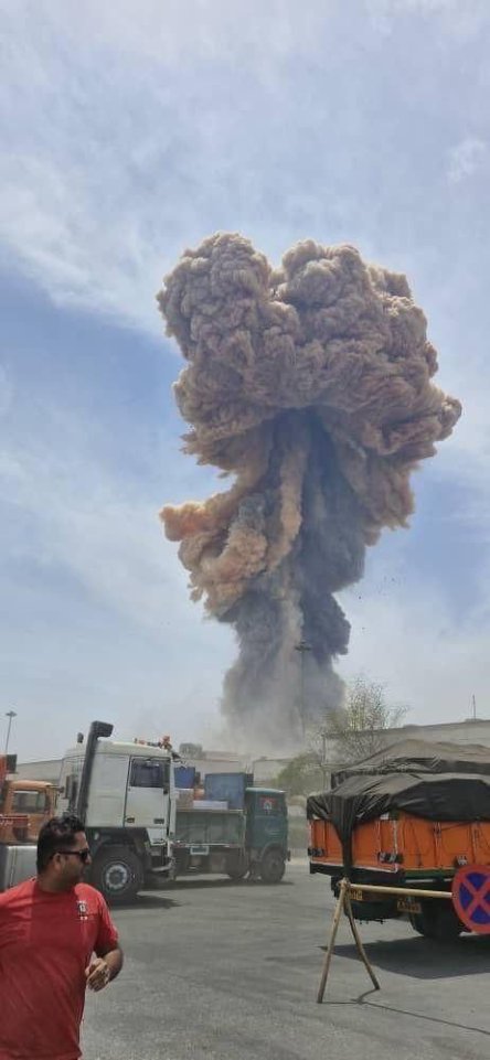 Файл:Облако пыли от взрыва в порту в Иране.jpg