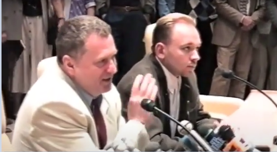 Пресс-конференция Жириновского накануне второго тура выборов Президента России. Жириновский и депутат Чурилов. 26 июня 1996 года.