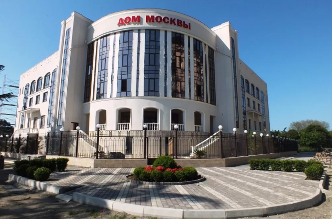 Файл:Дом Москвы в Сухуме (Абхазия).png