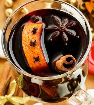 Файл:Новогодний глинтвейн со специями и джином (коктейль).jpg