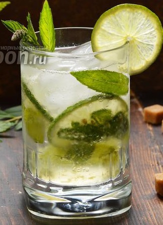 Файл:Мохито с крыжовником (коктейль).jpg