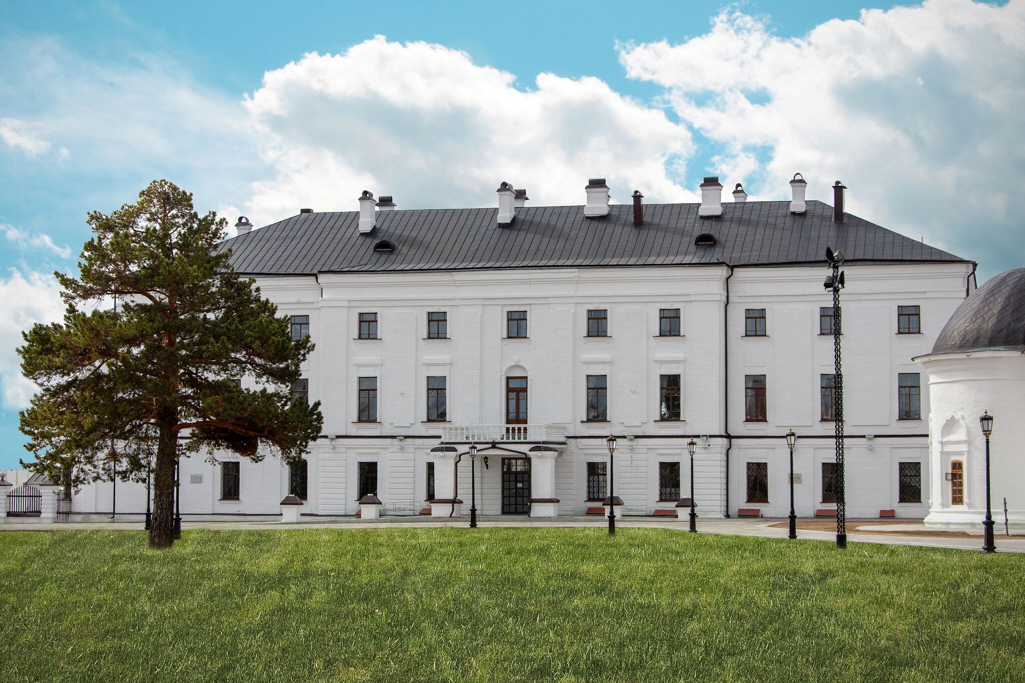 Файл:Фасад Архиерейский дом - Музей истории православия Сибири.jpg