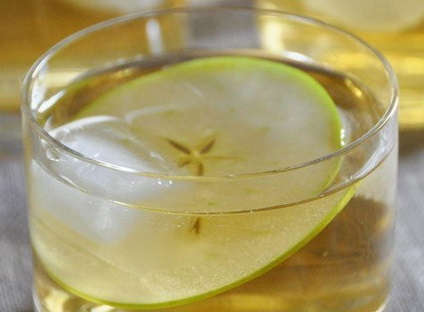 Яблочный пирог (коктейль) 2.jpg