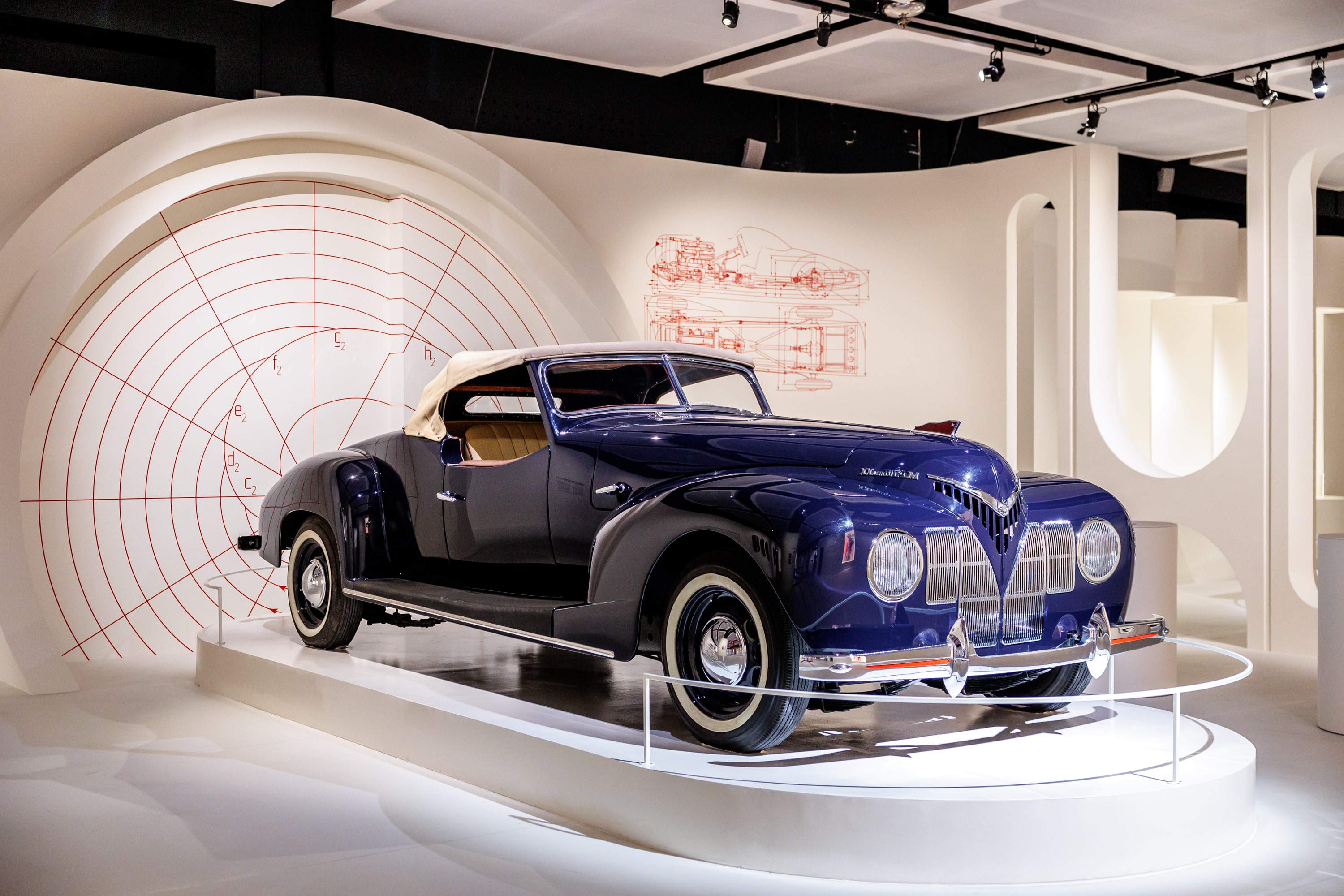 Файл:Выставка Ты выглядишь на все 100.jpg