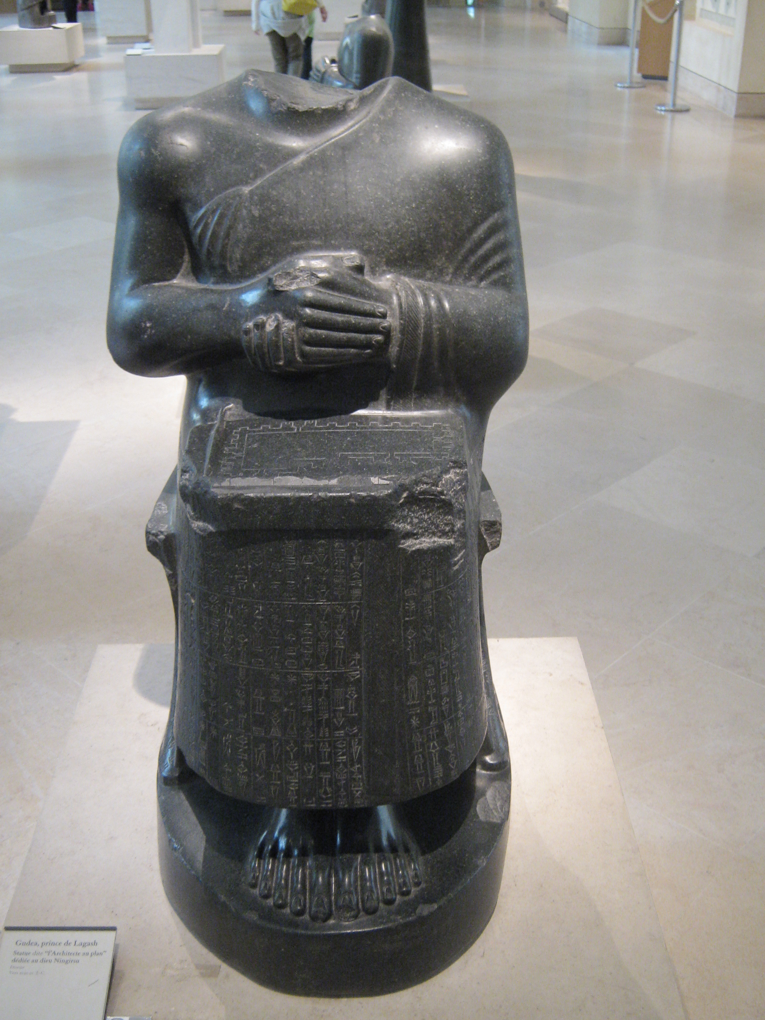 Gudea statue B (AO 2) - 1.jpg