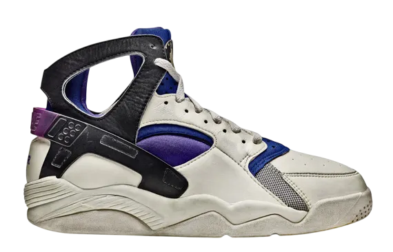 Nike Air Flight Huarache 1992.png
