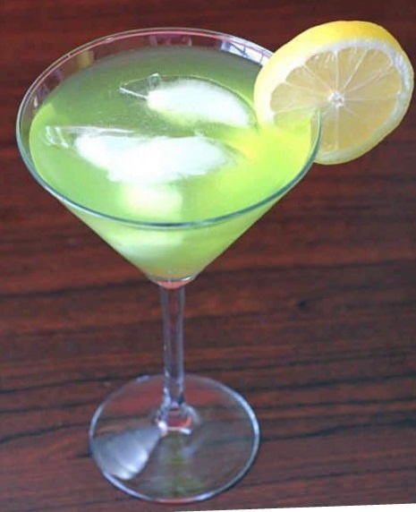 Зелёный Динозавр (коктейль) 3.jpg
