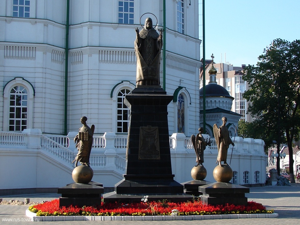 Памятник Святителю Митрофану Воронежскому 2.jpg