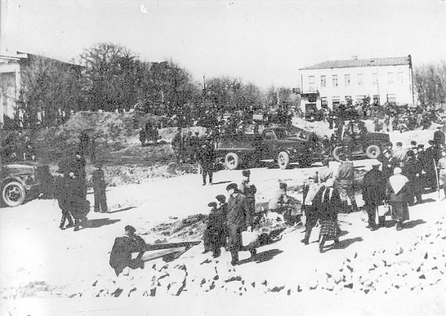 Перестройка площади Соборности, 1956 год