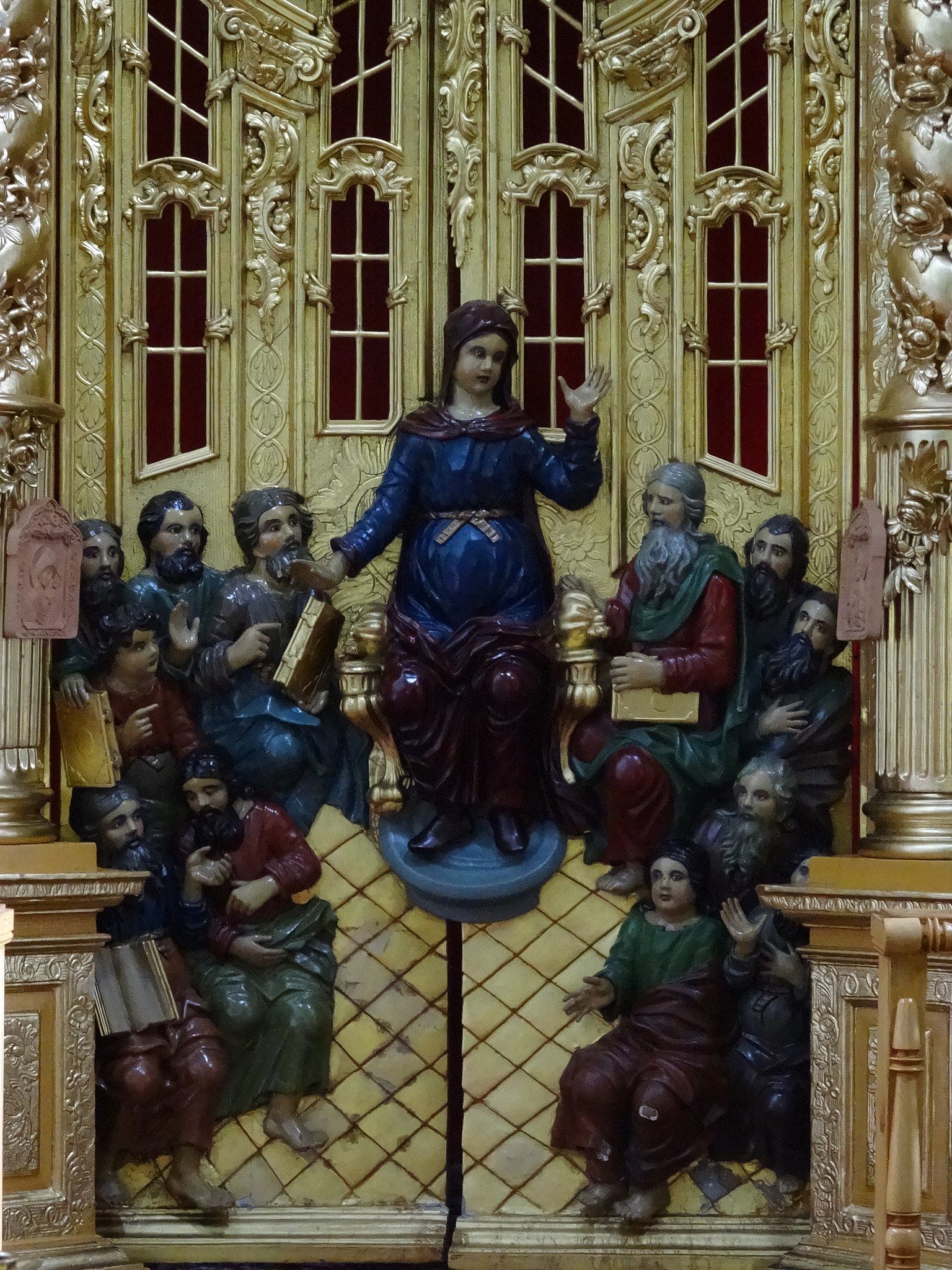 Рождественский храм. Скульптурная композиция на царских вратах