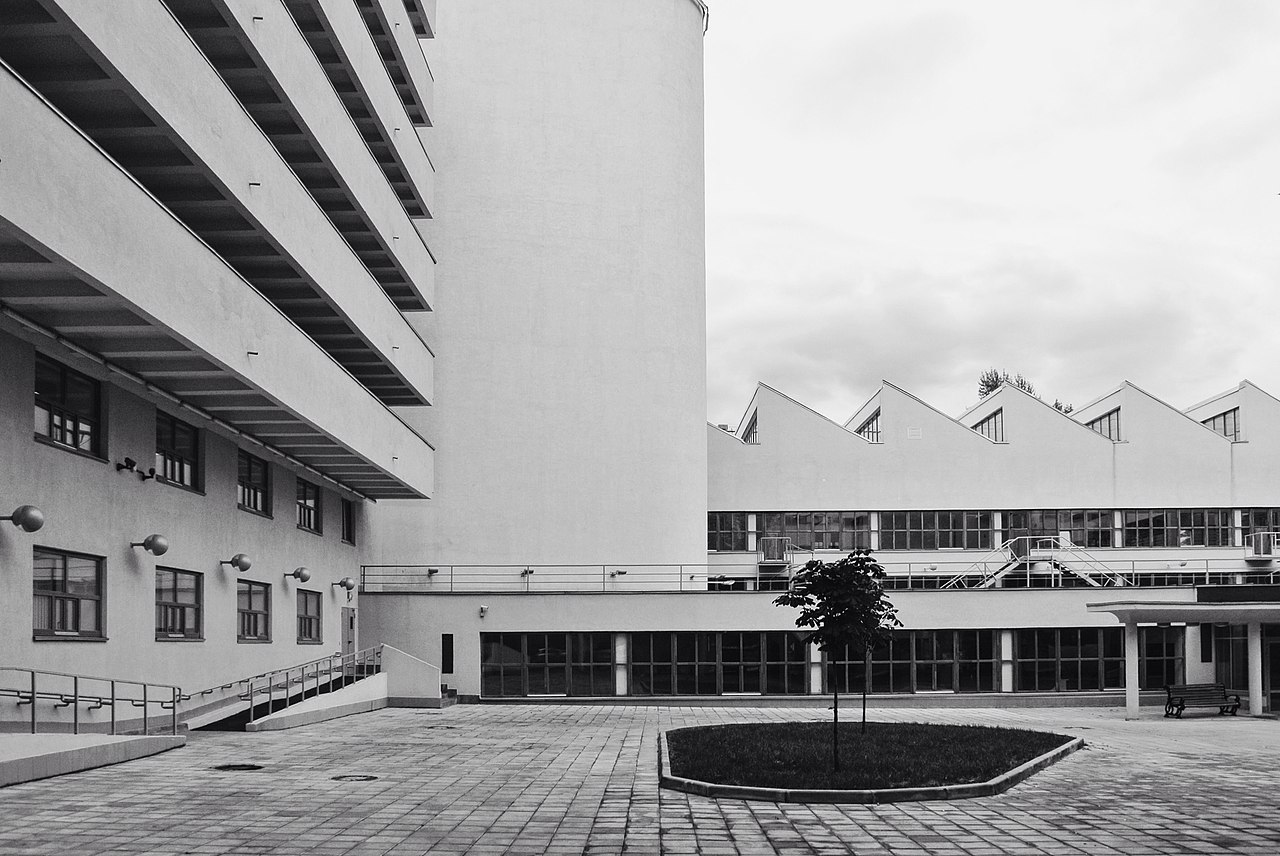 Студенческий дом-коммуна, ул. Орджоникидзе, Москва, (арх. Николаев), 1929 — 1930 гг. (фото после реконструкции)