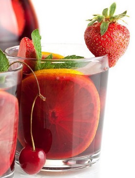 Клубничная сангрия (коктейль) 3.jpg