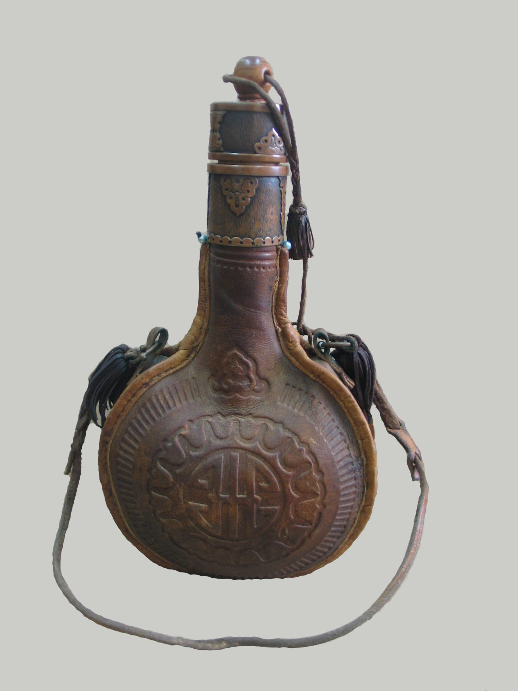 Файл:Калмыцкая кожаная фляга.jpg