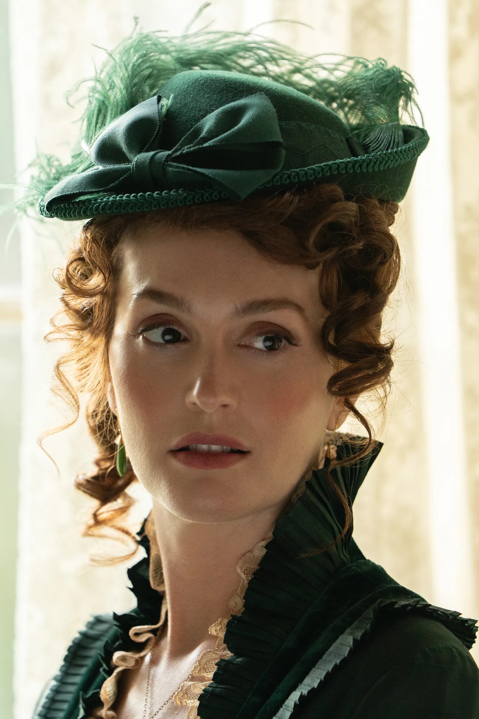 Лейтон Мистер присоединилась к актёрскому составу во втором сезоне сериала «Буканьерки»