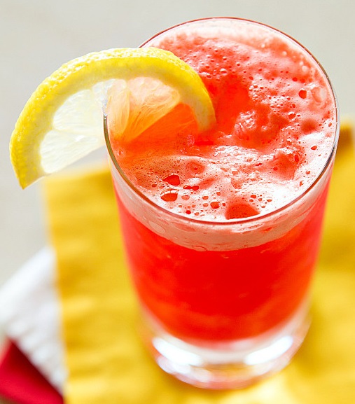 Файл:Терновый Джин Физз (коктейль).jpg