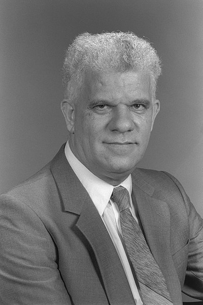 MOSHE MANDELBAUM D136-075.jpg