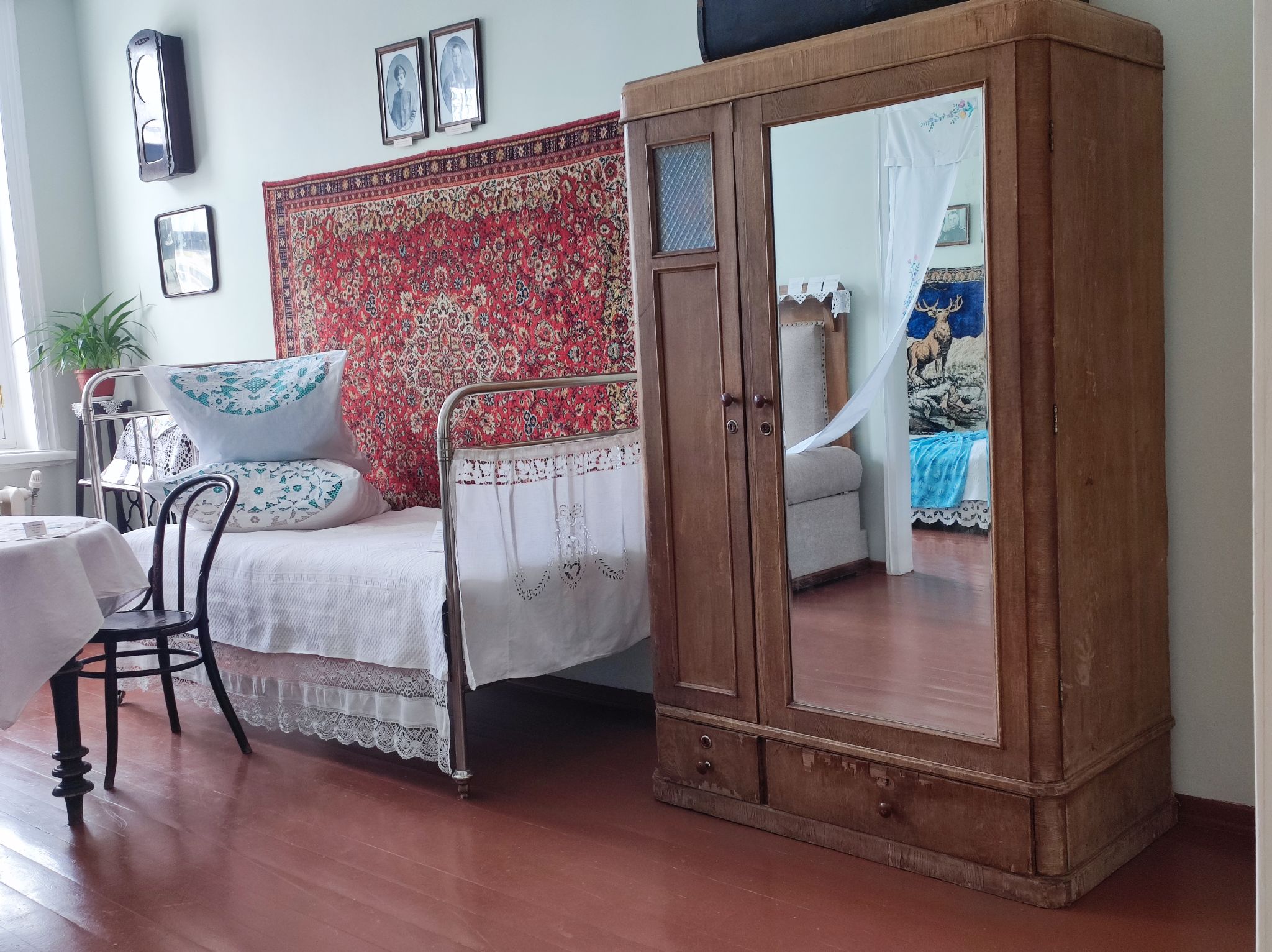 Интерьер комнаты родителей Валентины Гагариной (в девичестве Горячевой) в Доме-музее имени Юрия и Валентины Гагариных (Оренбург)