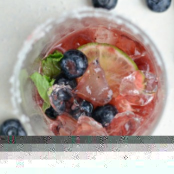 Черничная маргарита (коктейль) 3.jpg