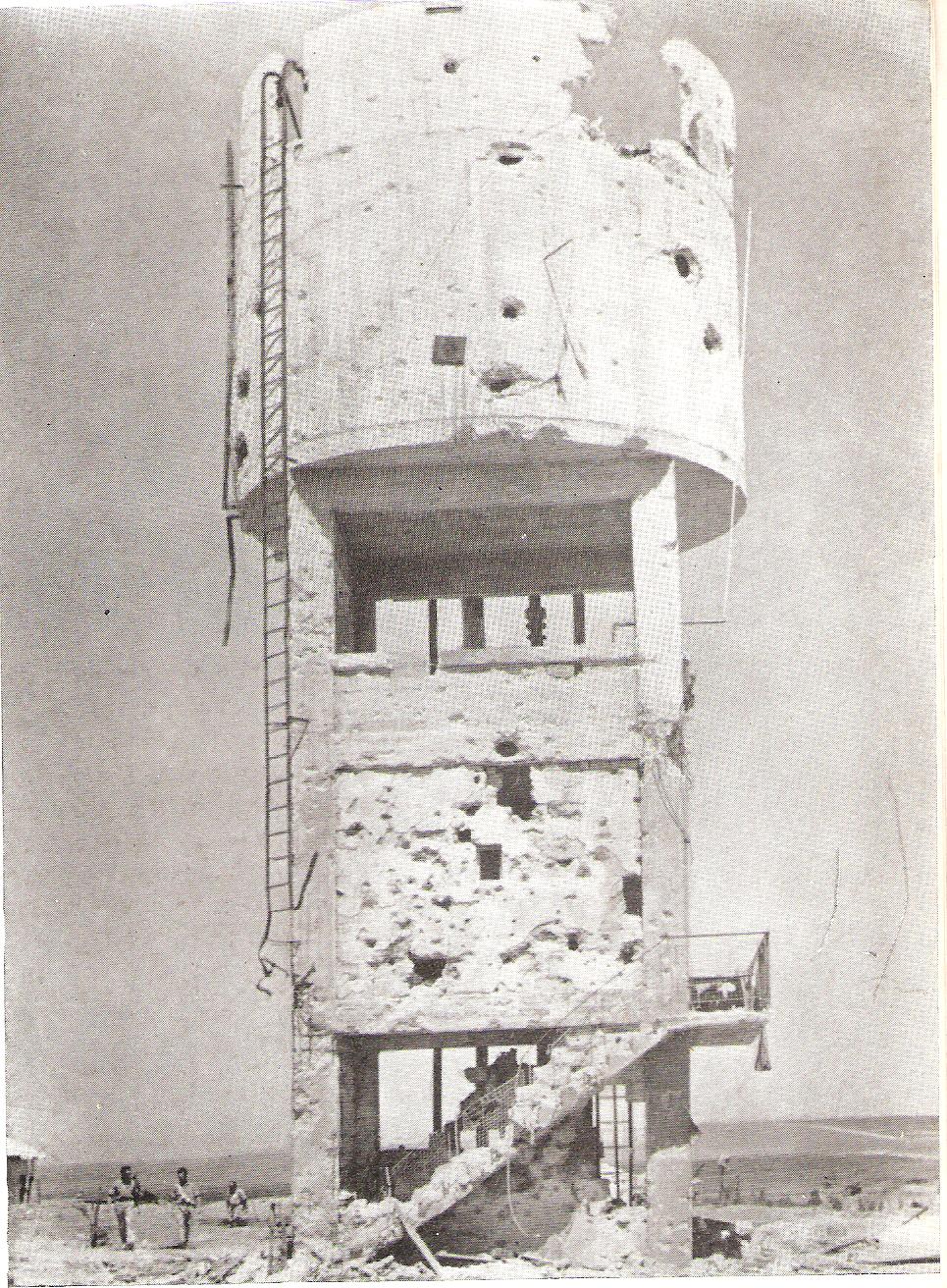 קובץ-מגדל המים בבארות יצחק לאחר ההתקפה.jpg