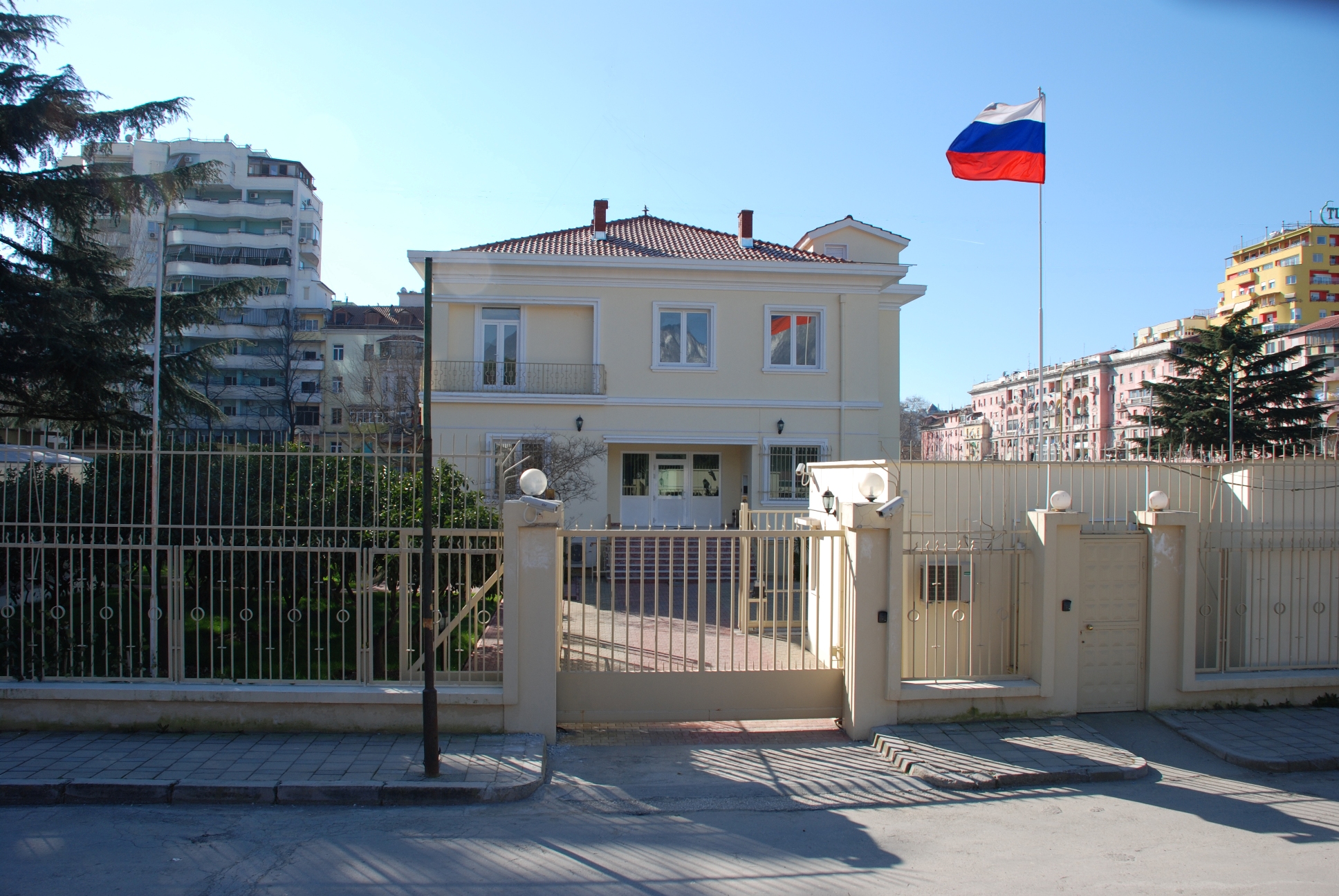 Файл:Russian embassy, Tirana.jpg