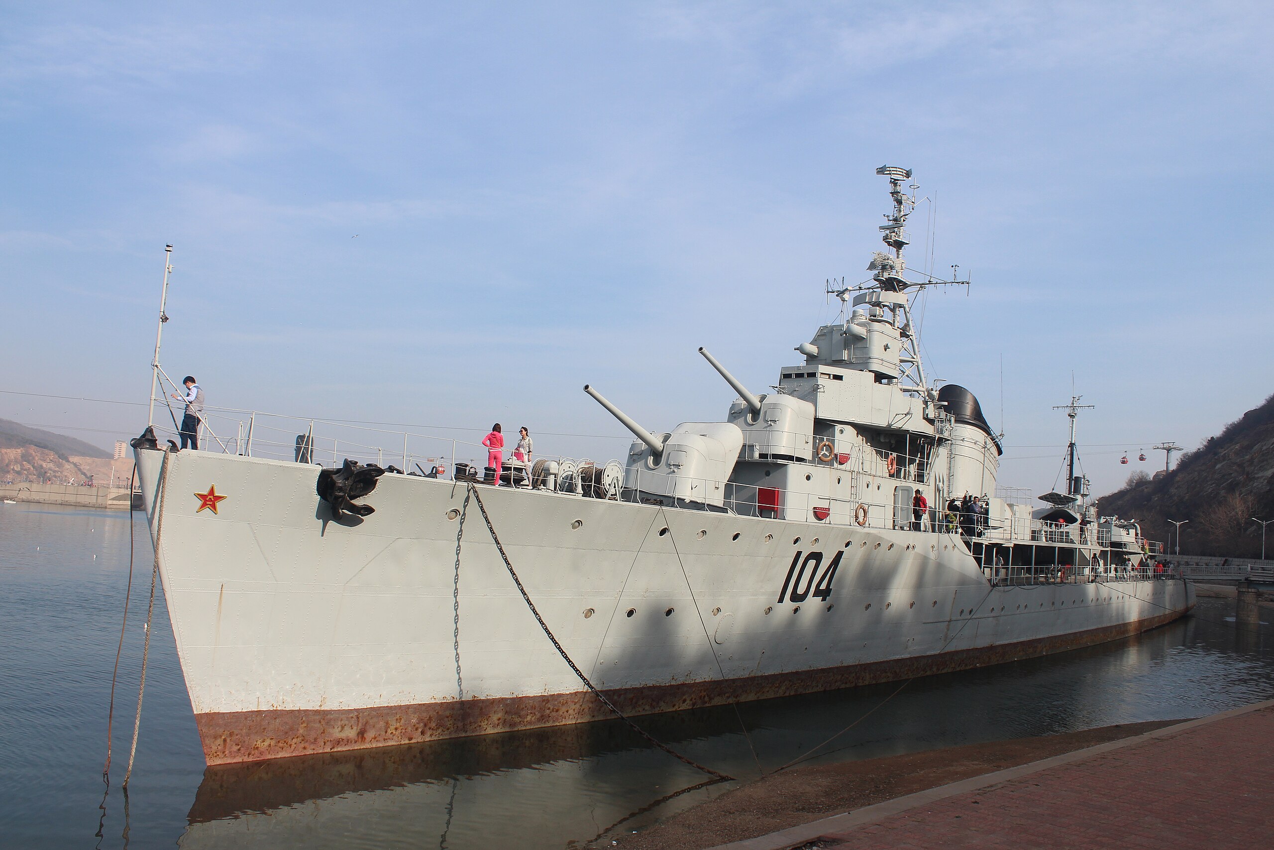 Эсминец «Тайюань» в бухте Ляохутань, город Далянь