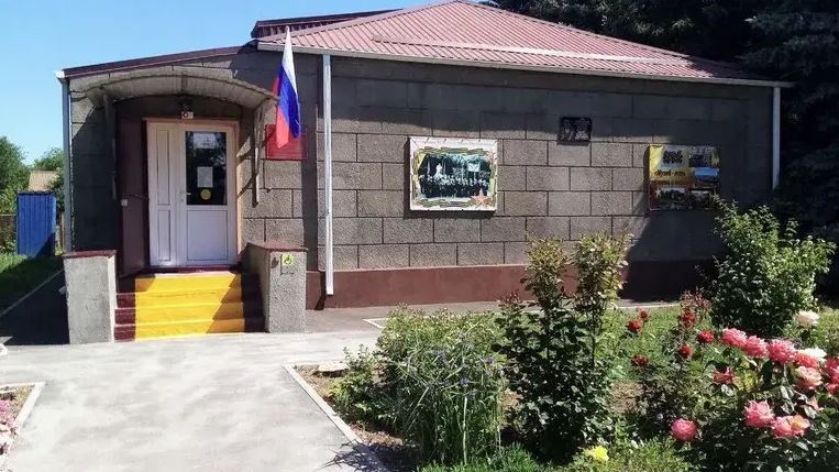 Файл:Новомихайловский музей Кущёвский район Здание.jpg