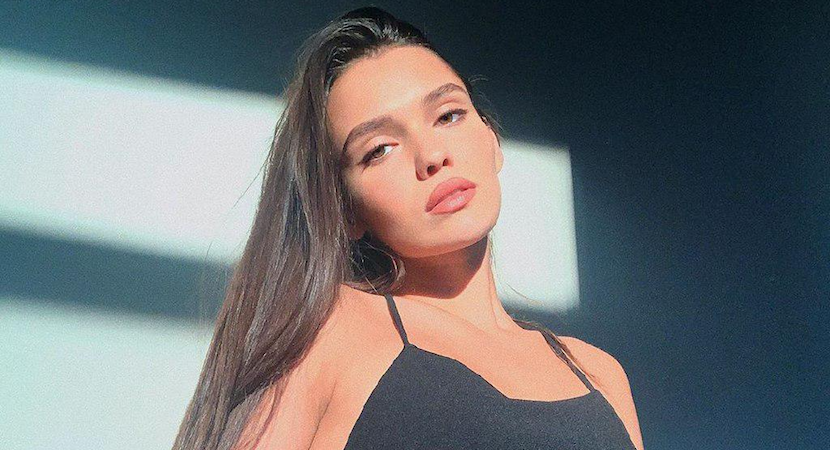 Straniza певица.png