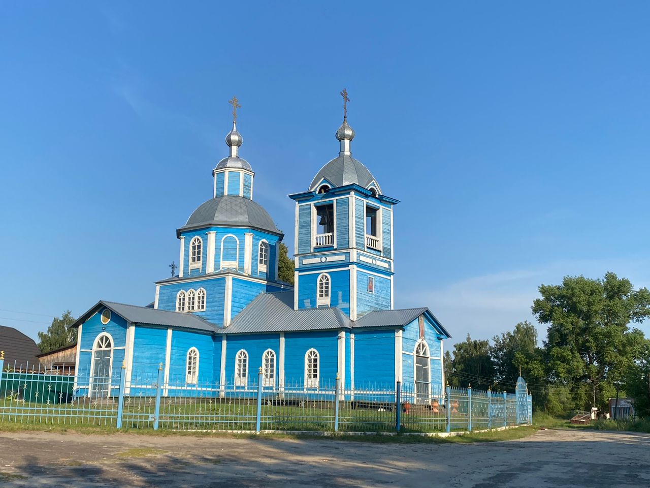 Файл:Храм Архистратига Михаила ( с. Бобрик).jpg