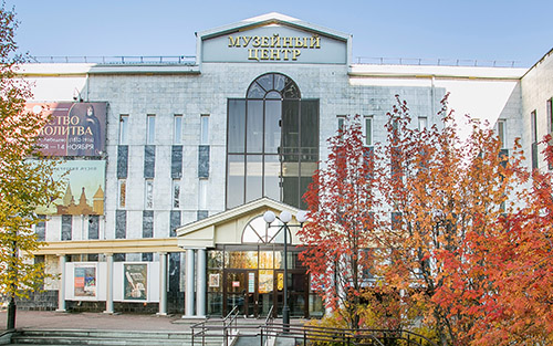 Файл:Фасад-Сургутский краеведческий музей.jpg