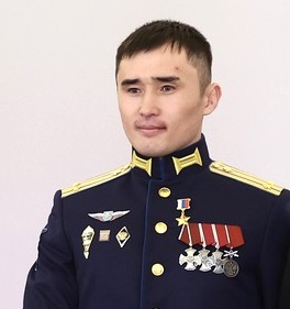 На церемонии вручения медалей «Золотая Звезда» Героям России. Дашибал Мункожаргалов (мини)..jpg