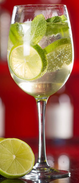 Hugo (коктейль) 1.jpg