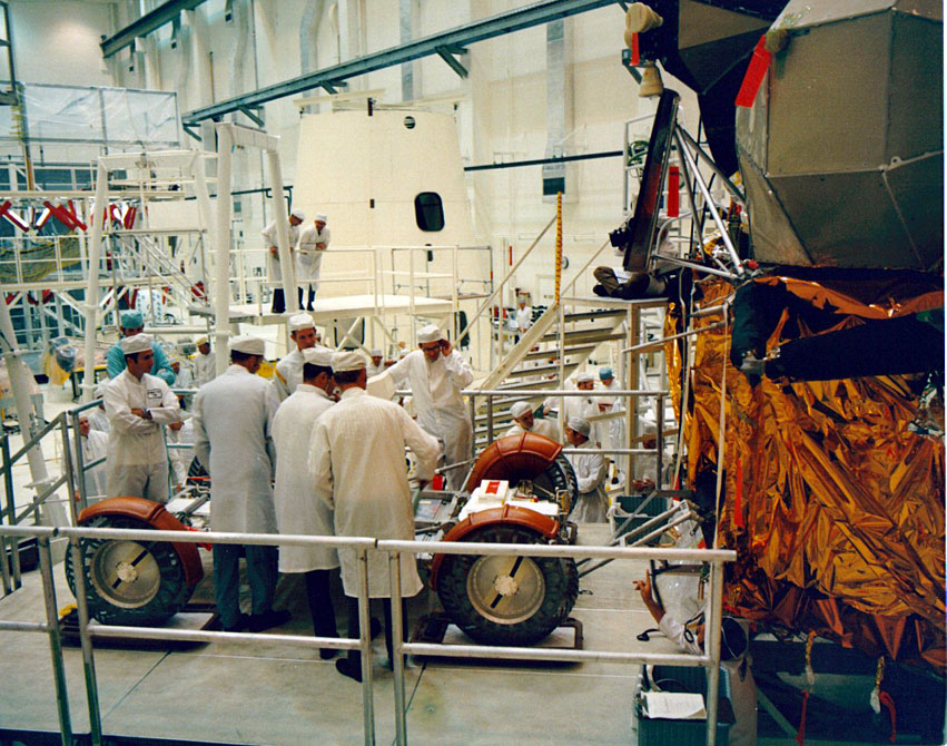 Ровер Лунный модуль ap15-KSC-71PC-346.jpg