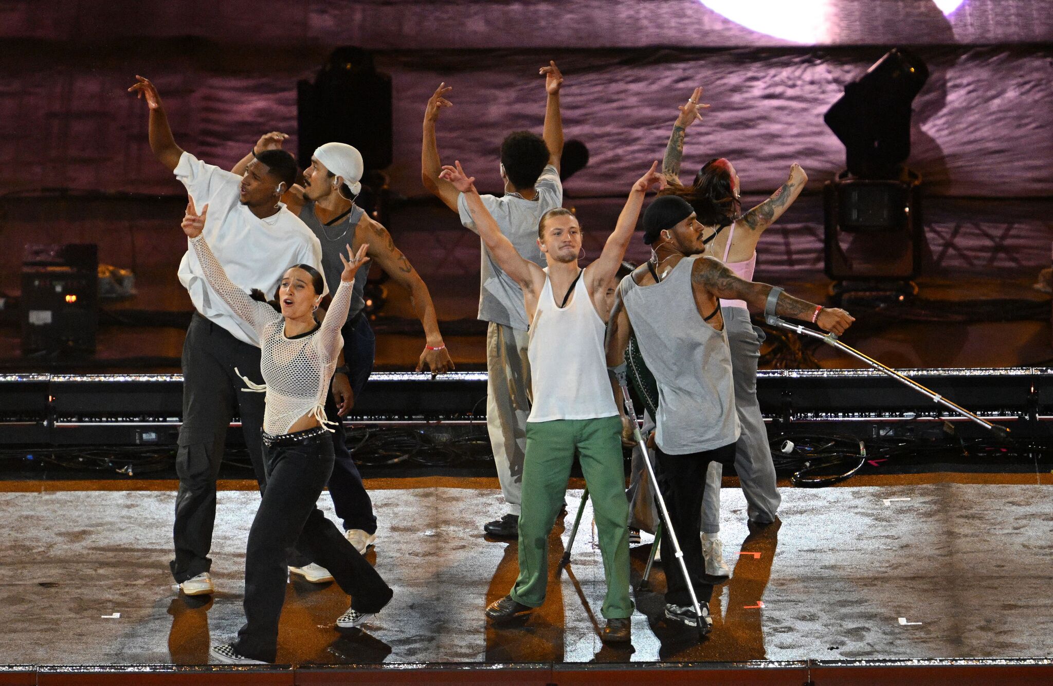 Сцена «Путешествие волны»