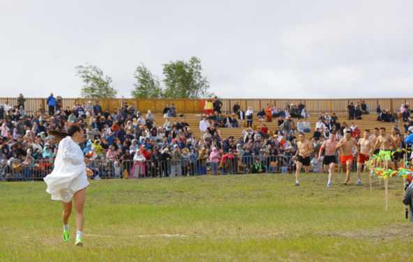 Кыыһы эккирэтии (букв. с якут. «погоня за девушкой») — бег на дистанции 400 м. Местность Ус Хатын, 2025