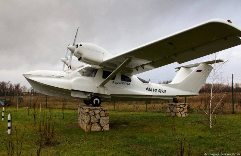 Самолет памятник АэроВолга.jpg