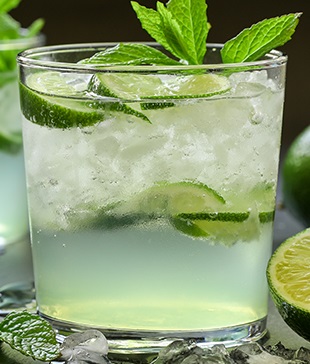 Файл:Amazonian Collins (коктейль).jpg