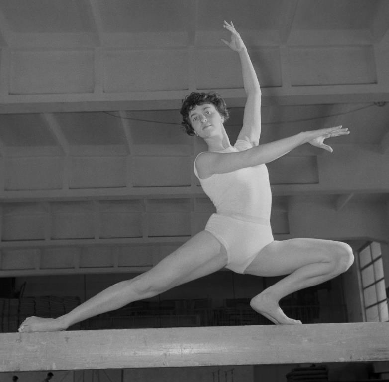 Kertész Alíz mtikomlostibor.jpg