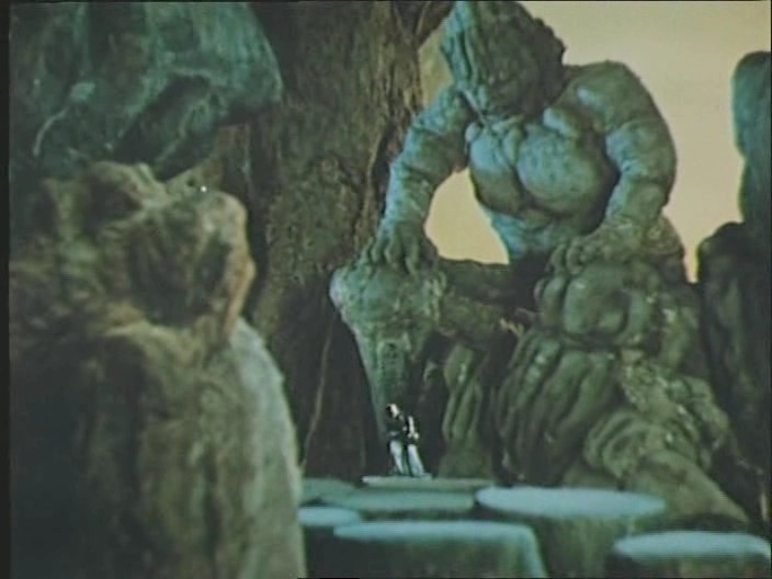 02. Каринэ отправляется за водой и встречает злого дэва, который запирает воду и ставит на стражу свирепого Вишапа.