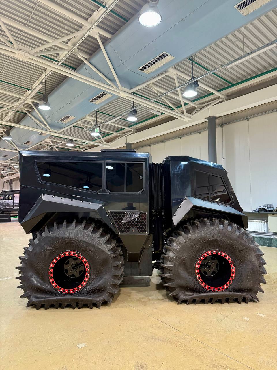 Вторая секция получила практически панорамное остекление