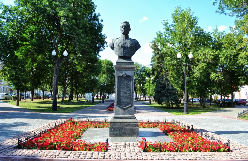 Бюст В.С.Петрова в Тамбове.jpg
