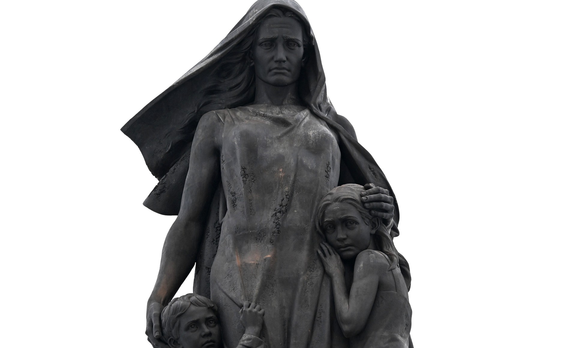 Родина-Мать с детьми на вершине стелы