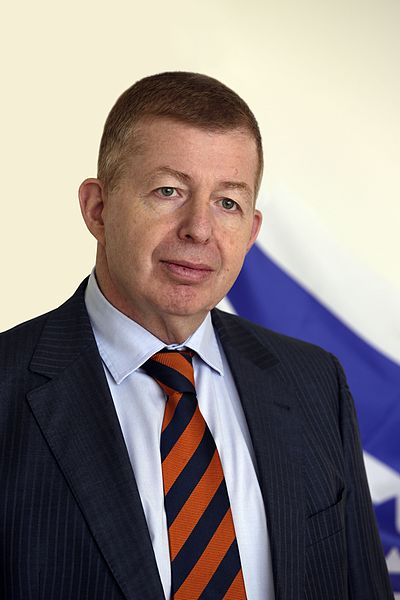 השגריר רפי שוץ.jpg