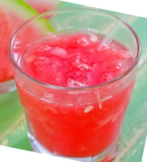 Файл:Алкогольный коктейль с арбузом и водкой.jpg